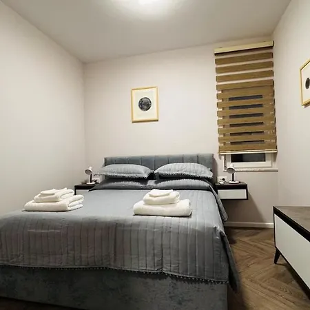 Bllok A Τίρανα